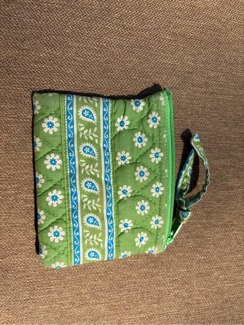 Vera Bradley Apple Green Quilted Floral Wristlet Pouch VINTAGE